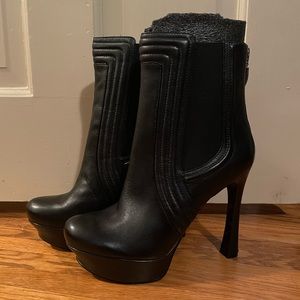 Guess “gwabrielle” heel boots